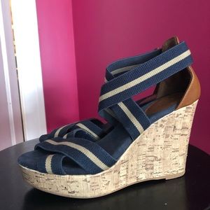 Cute cork wedges in great condition